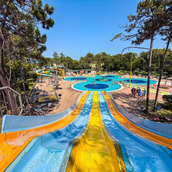 Lignano Sabbiadoro – moře a bazén s tobogány