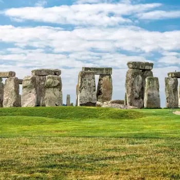 Stonehenge, Londýn a stůl krále Artuše
