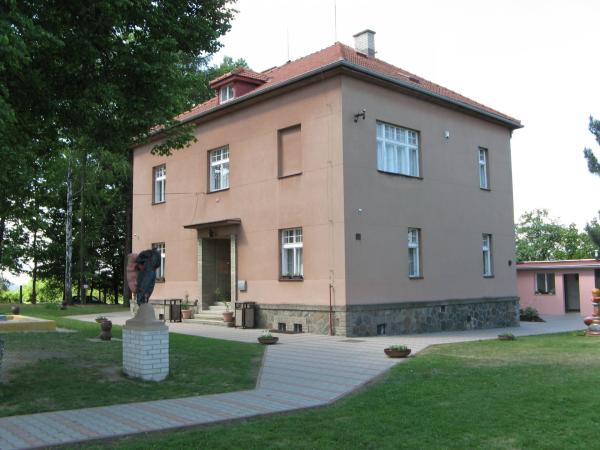 Do Hrusic za kocourkem Mikešem