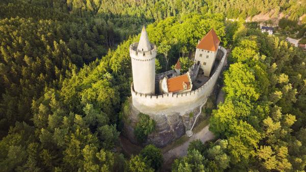Kokořín a procházka ke Kokořínským pokličkám