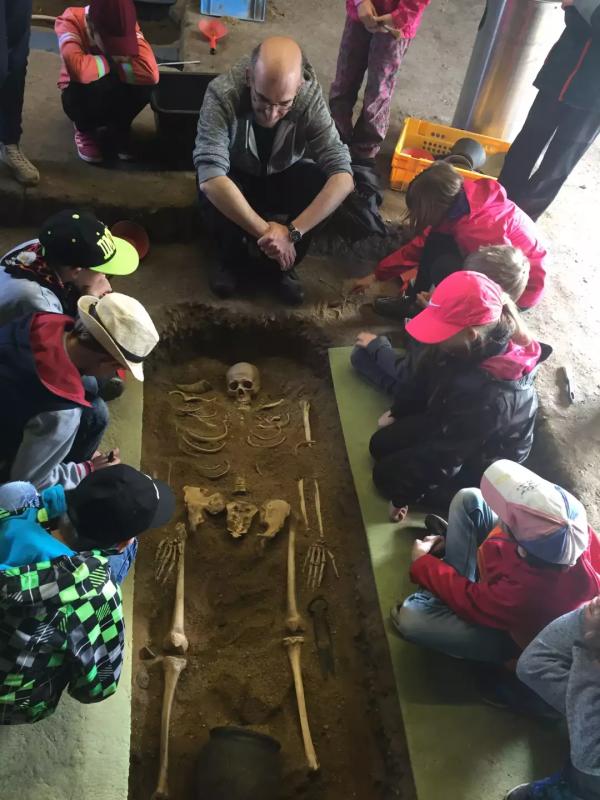 Archeologem na úpatí hory Říp