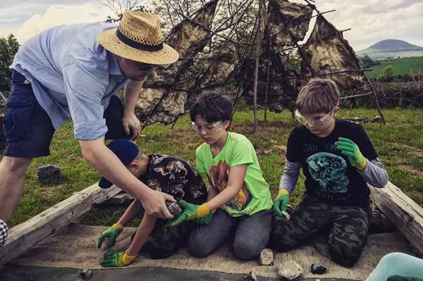 Archeologem na úpatí hory Říp