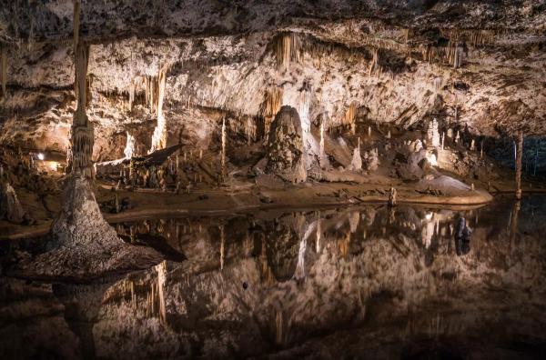 Moravský kras, Macocha a plavba po ponorné říčce Punkvě