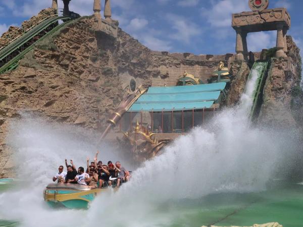 Itálie – koupání v moři a zábavní park Gardaland