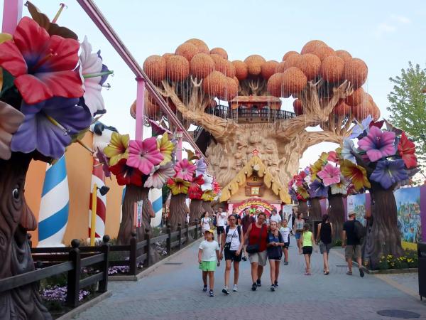 Itálie – koupání v moři a zábavní park Gardaland