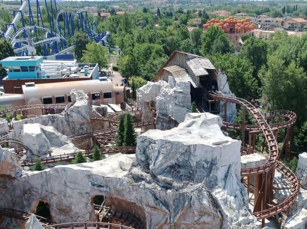 Gardaland s koupáním v moři