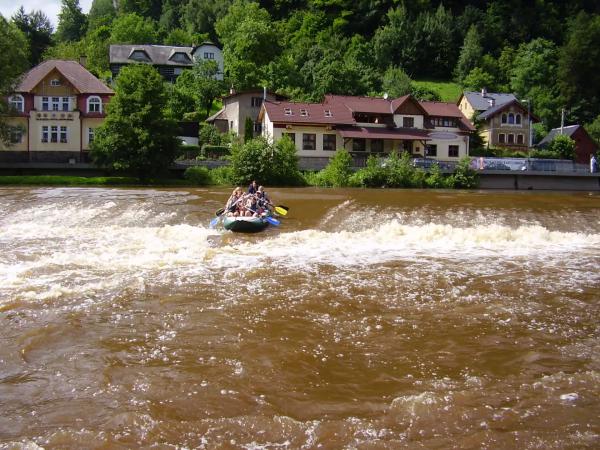 Rafty na Jizeře