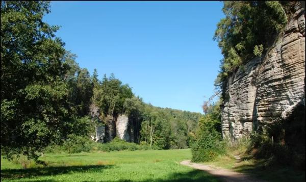Hrad Kost a údolí Plakánek