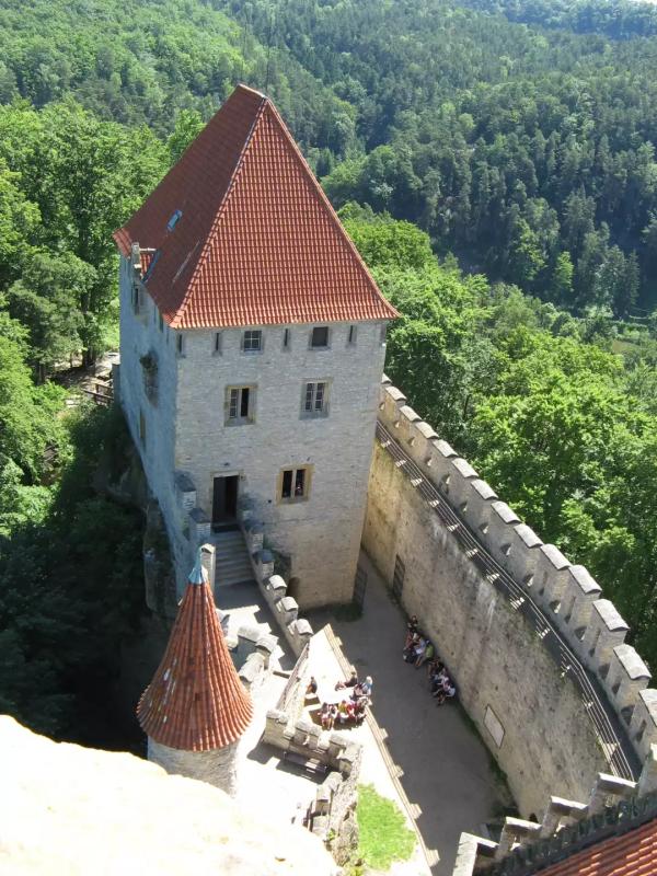 Kokořín a procházka ke Kokořínským pokličkám