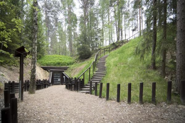 Kaolinový důl a centrum města Plzně