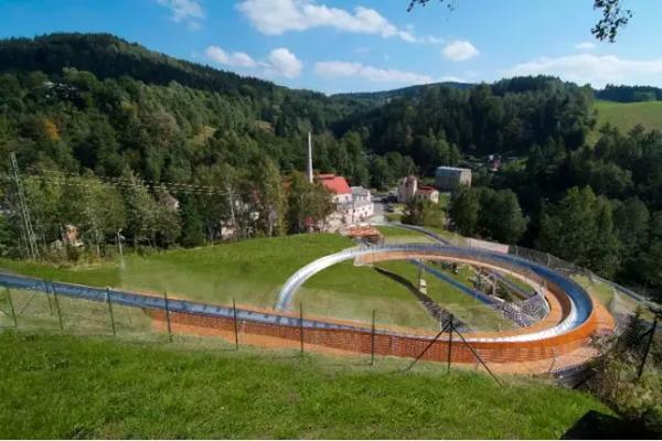 Lanové centrum a bobová dráha