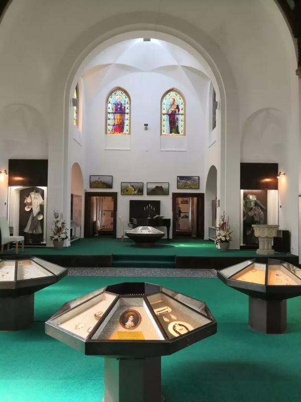 Hledání Českých granátů a hrad Hazmburk