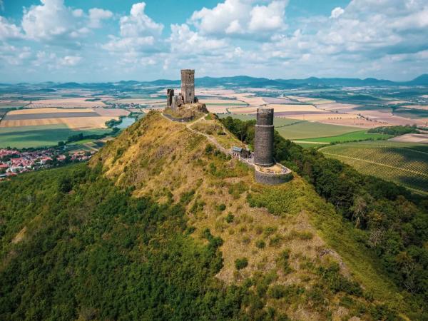 Hledání Českých granátů a hrad Hazmburk