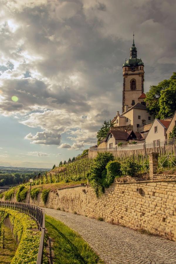 Kokořín a procházka ke Kokořínským pokličkám