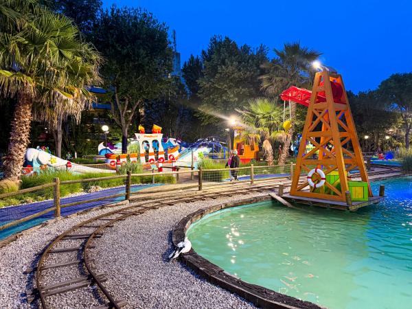 Lignano Sabbiadoro – moře a bazén s tobogány