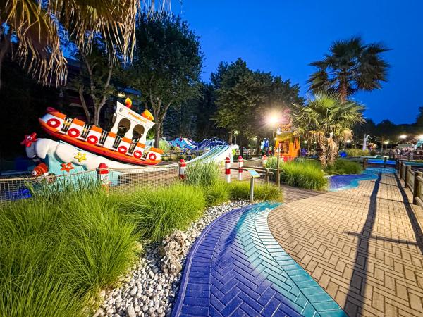 Lignano Sabbiadoro – moře a bazén s tobogány