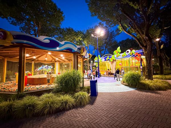 Lignano Sabbiadoro – moře a bazén s tobogány